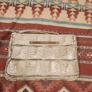 Brahmin wristlet